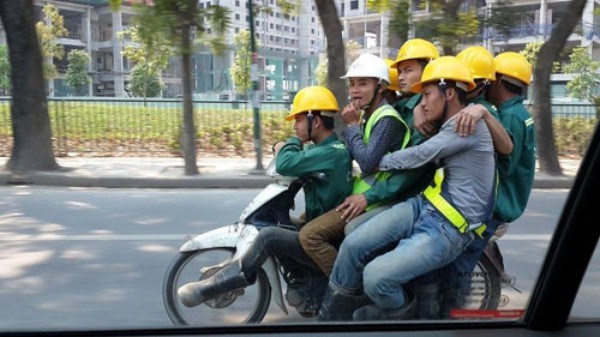 Sốc[-]với[-]những[-]chiếc[-]xe[-]“không[-]phải[-]dạng[-]vừa[-]đâu”[-]lưu[-]thông[-]trên[-]đường